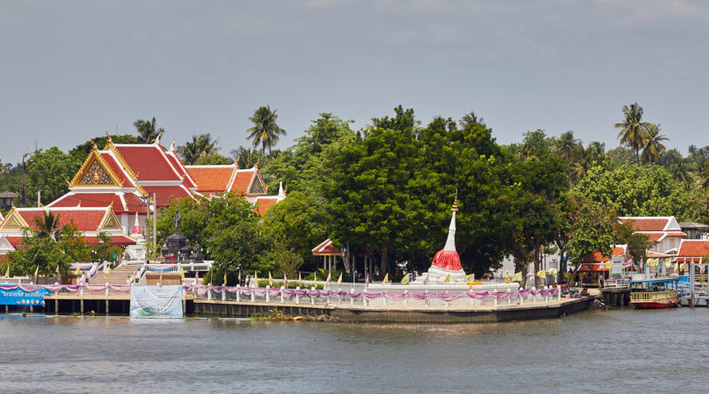 A bicycle ride around Koh Kret: Island in the city