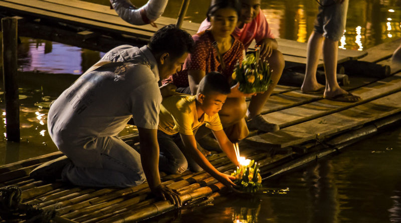 loi krathong candles in the wind