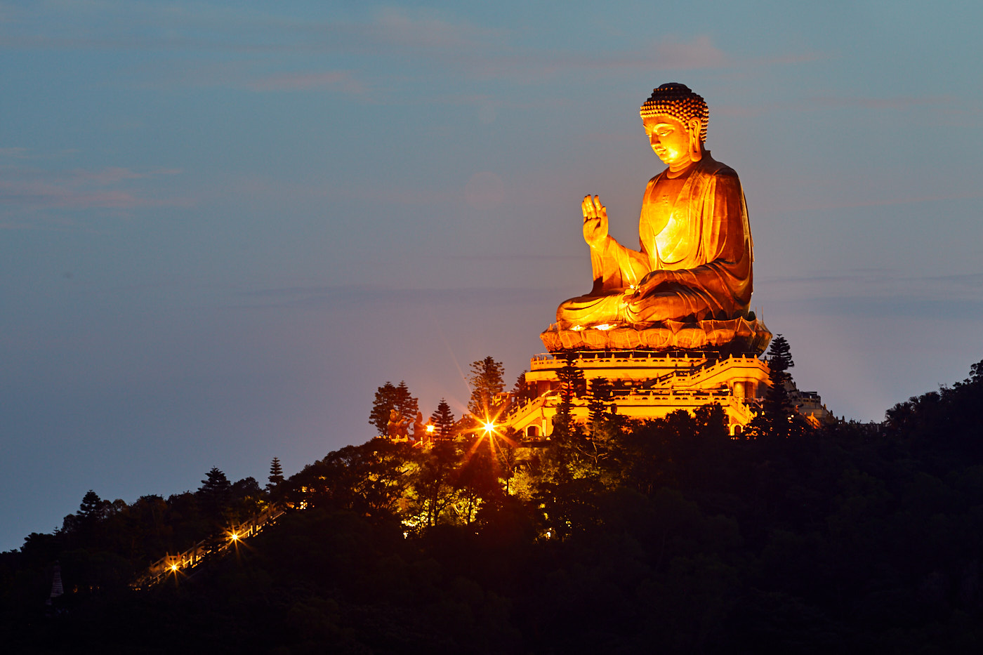 Hiking the Big Buddha and wisdom path