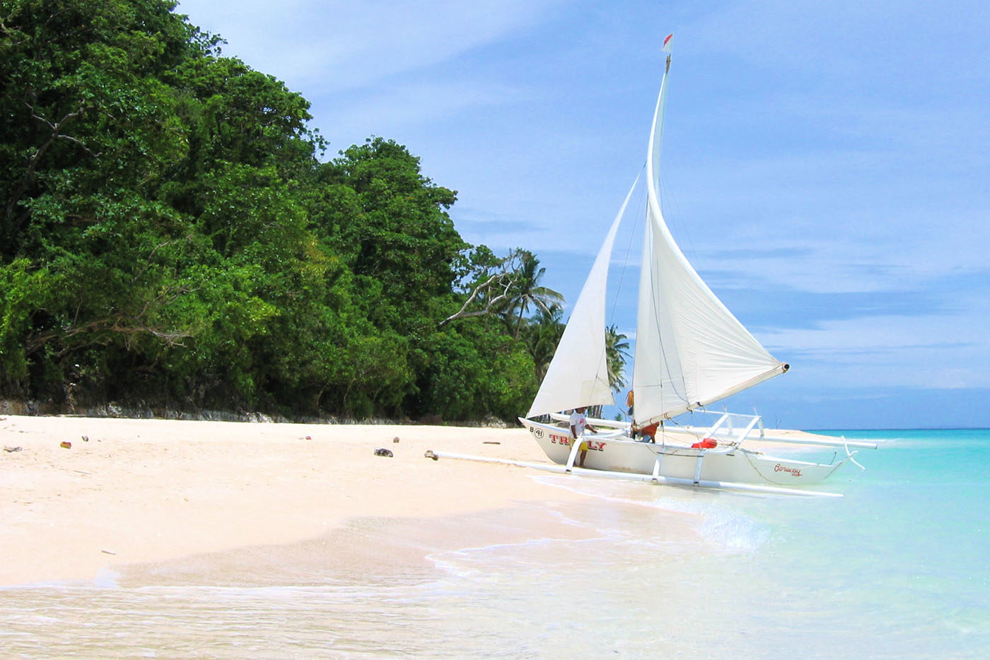 Philippines to allow foreign visitors