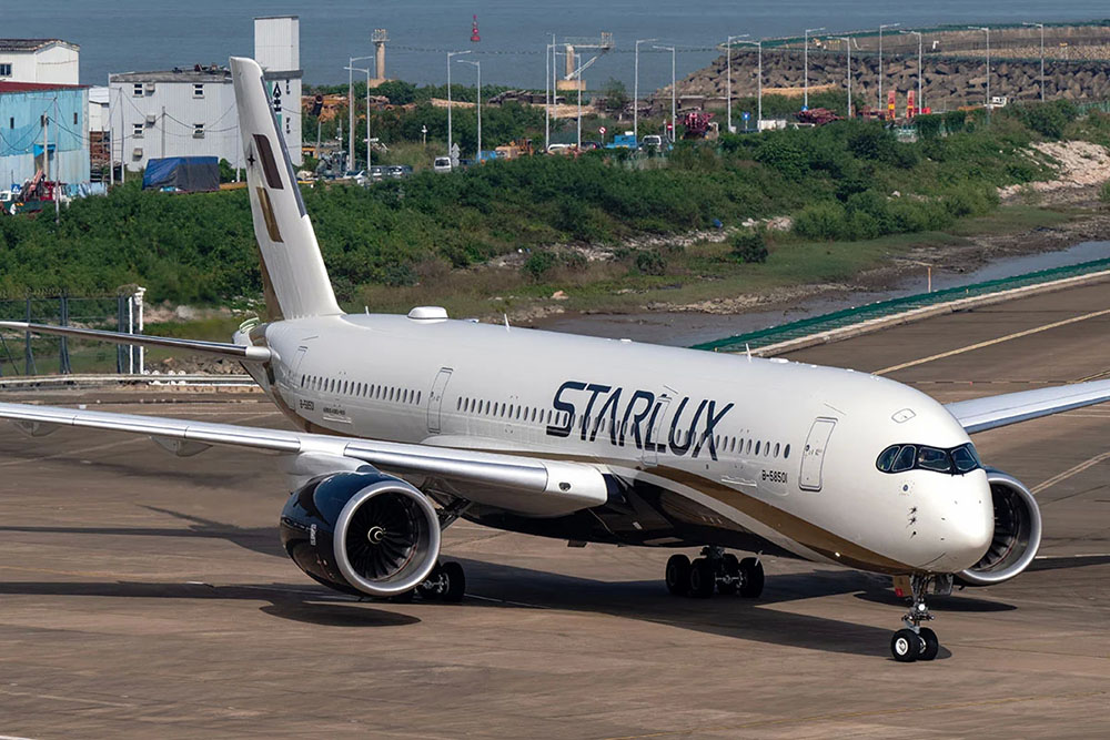 Starlux flies to Busan and Prague