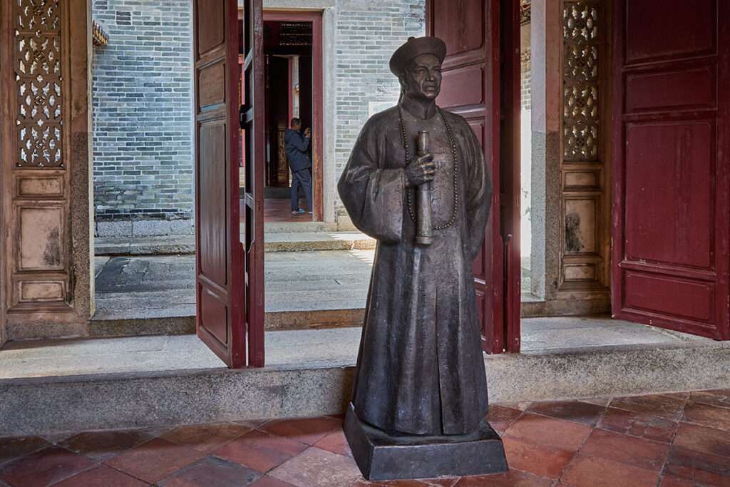 Statue of Lai Enjou, Dapeng Ancient City