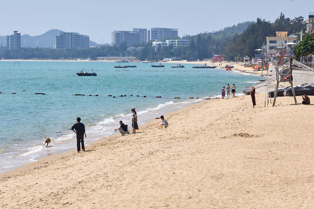 The beach at Jiaochangwei, near Dapeng Ancient City